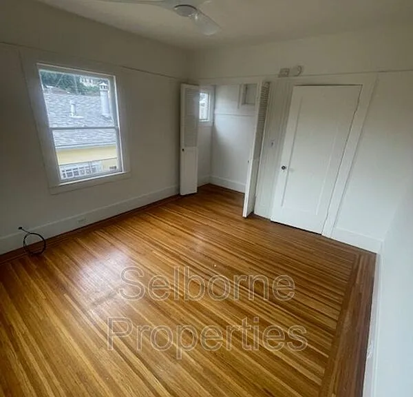 1424 E 20th St — Photo 32