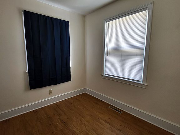 4th image of 207 W 16th St