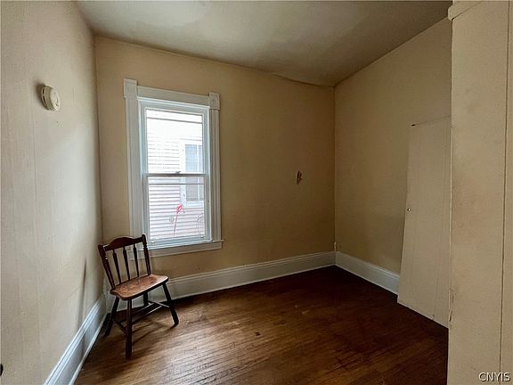 3rd image of 181 E 4th St