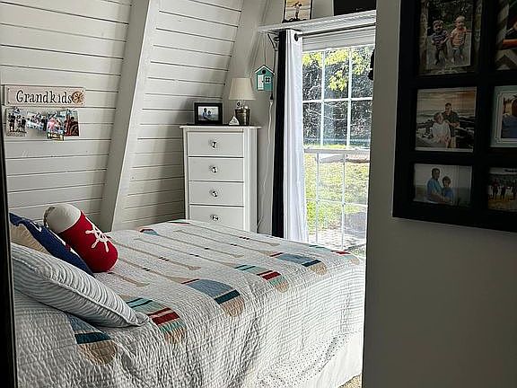 upstairs bedroom 1