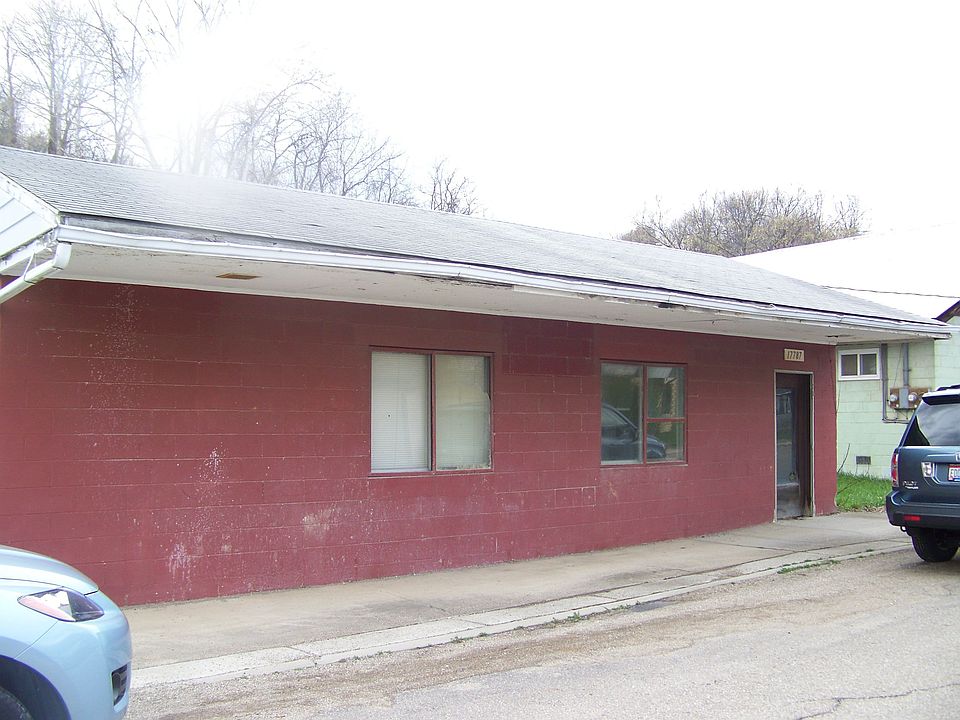 1st image of 121 W Main St