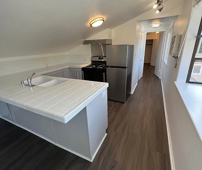 1415 E Hillcrest Dr #2 — Photo 12