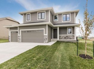 570 SE Tallgrass Ln, Waukee, IA 50263