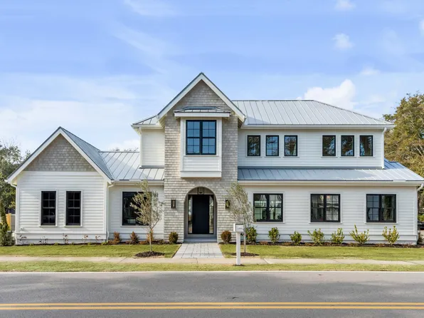 636 McCants Dr, Mount Pleasant, SC 29464