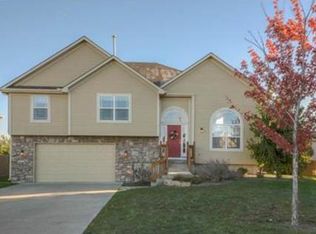 1225 SW Nagona Ln, Lees Summit, MO 64082