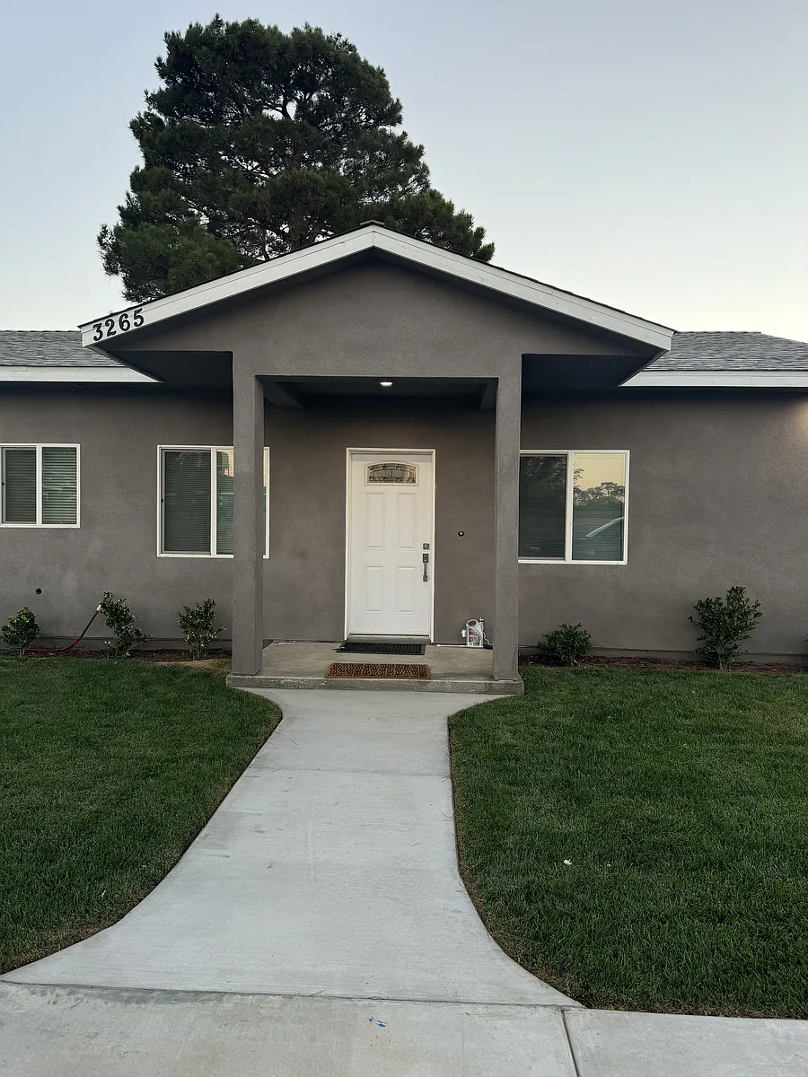 Photo 2 of 35 - 3265 W Avenue L #4 - Lancaster, CA Building Photo - 3265 W Avenue L #4