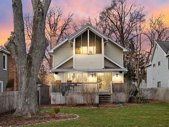 4330 Riverside Dr, Crystal Lake, IL 60014