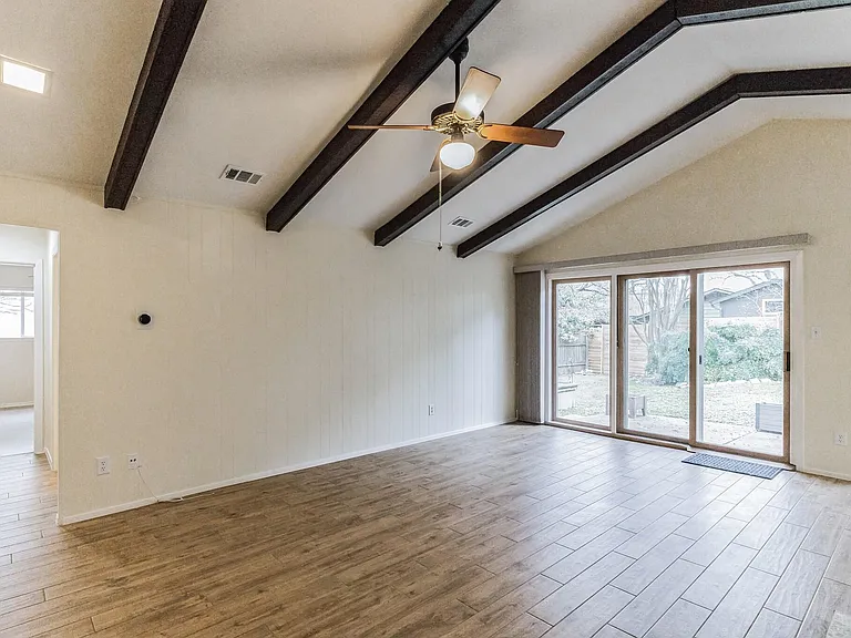 2203 Farnswood Cir — Photo 9