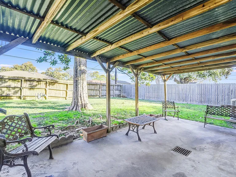 3811 Bennett Dr — Photo 4