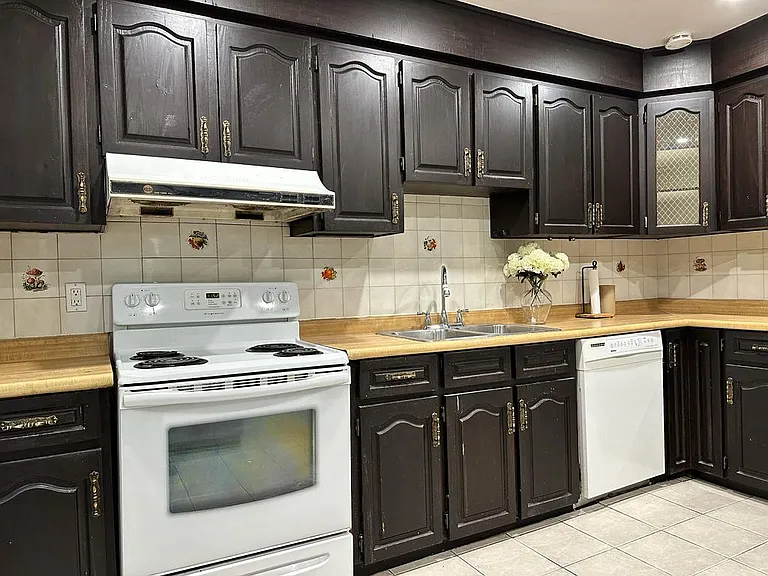 574 Dovercourt Rd #MAIN — Photo 9