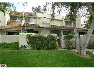 2nd image of 11868 Moorpark St APT J