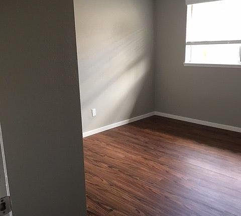 5th image of 621 I St NE APT 001