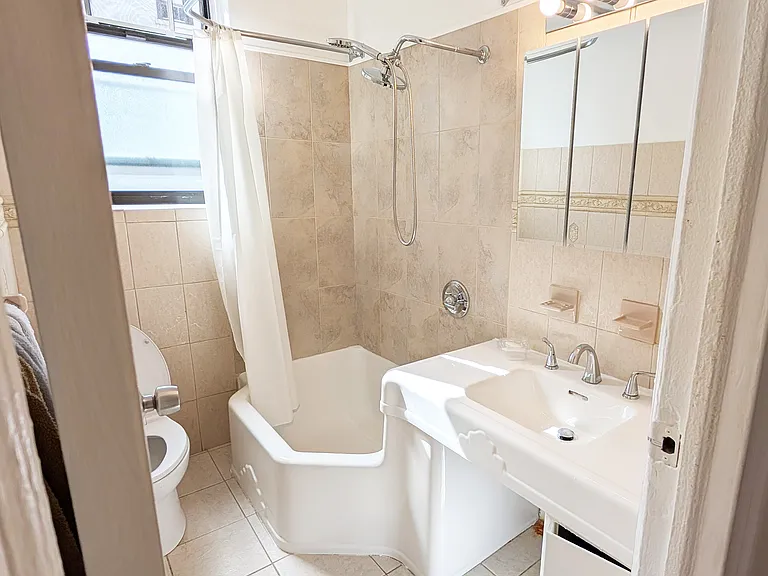 668 Riverside Dr #5A — Photo 8
