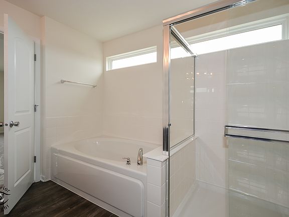4th image of 560 Gipp Dr