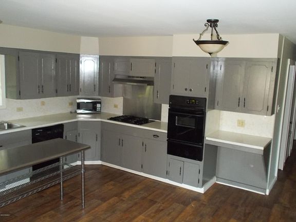 4th image of 110 Olive St