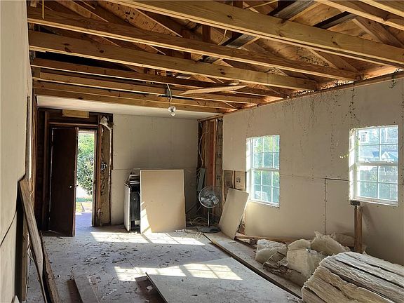 2nd image of 209 Ingate St