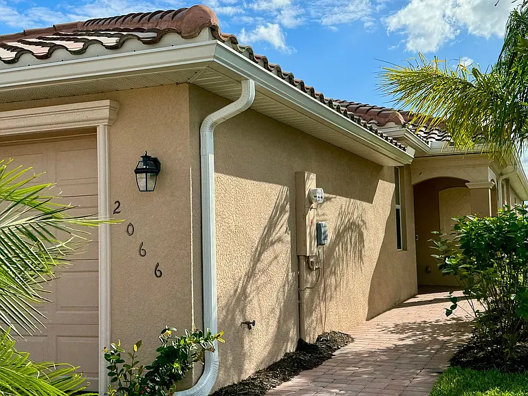 2066 Tamarron Ln — Photo 4