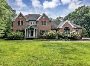52 Goodnow Ln, Framingham, MA 01702