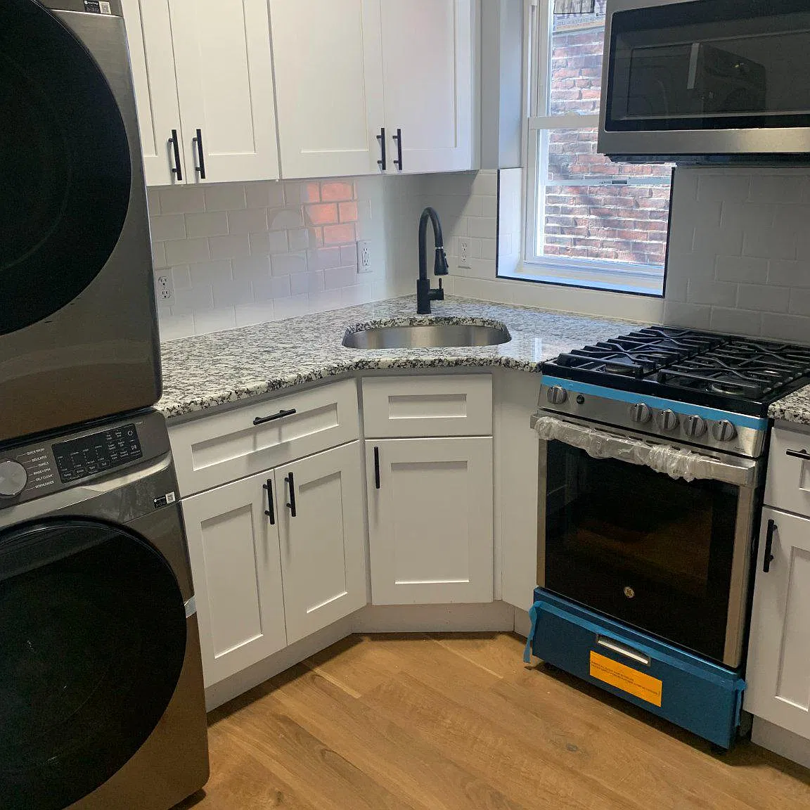2 bed, 1.0 bath, 1000 sqft, $1,400 — Photo 1