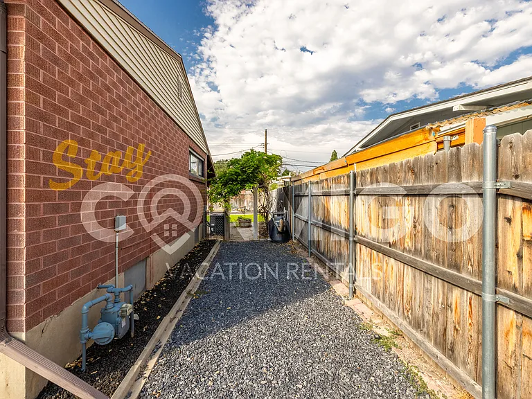 1041 E Platinum Way #1 — Photo 33