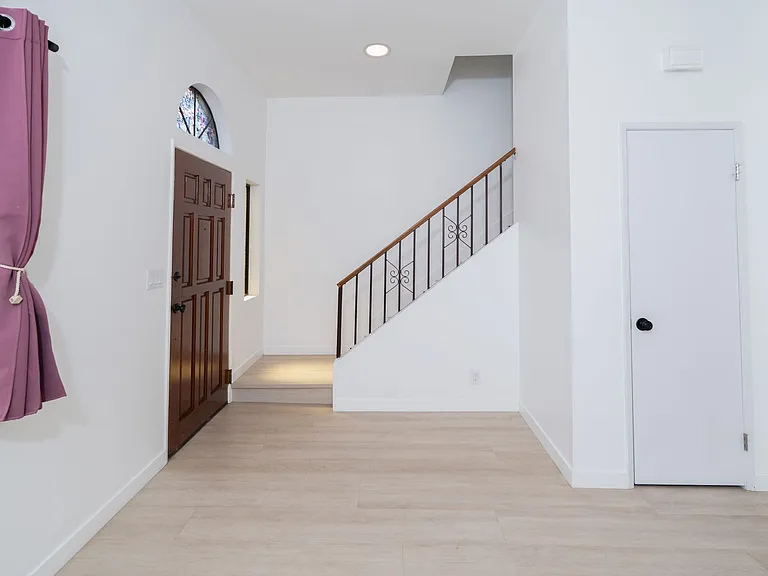 525 N Alhambra Ave #C — Photo 4
