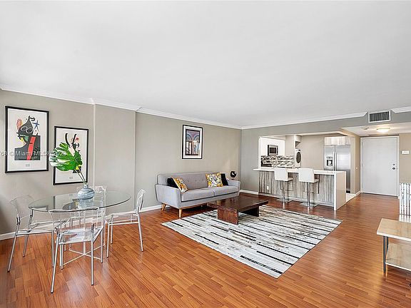 4th image of 1915 Brickell Ave APT C909