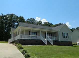 576 Old Castle Dr, Randleman, NC 27317