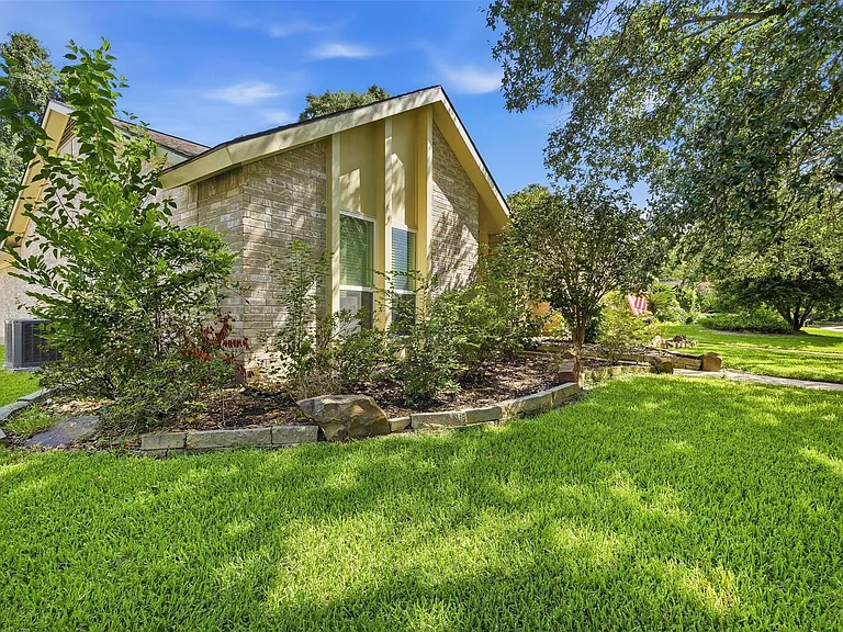 3807 Glenwood Springs Dr — Photo 3
