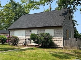 2 W 23rd St, Deer Park, NY 11729