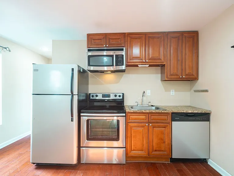 1422 Christian St #3R — Photo 10
