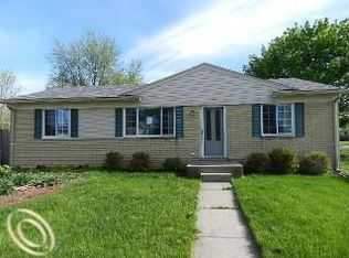 18821 Blakely Dr, Woodhaven, MI 48183