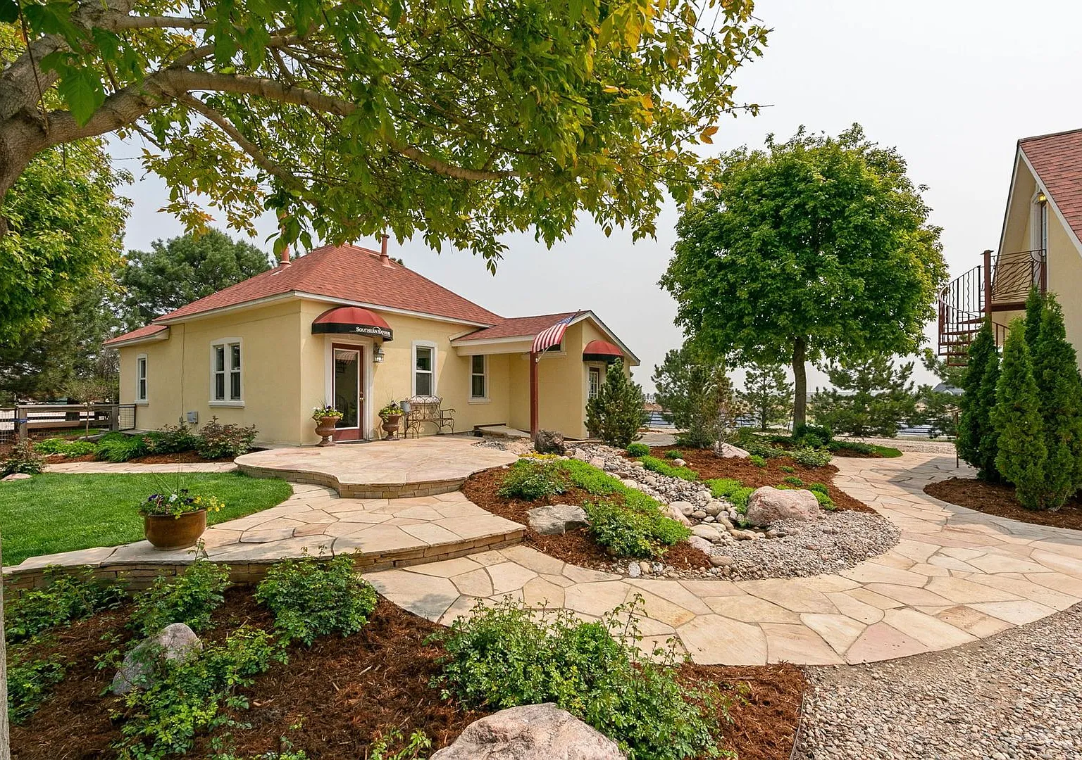 745 Jackson Court — Photo 1