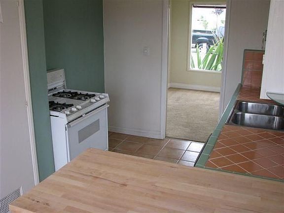 4th image of 3654 Oliphant St