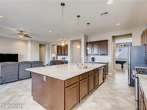 5th image of 492 Wildflower Ave