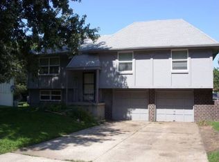 1400 SW Hamlet Dr, Blue Springs, MO 64014