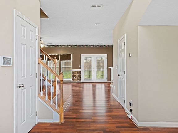 3rd image of 7402 Shiras Ct