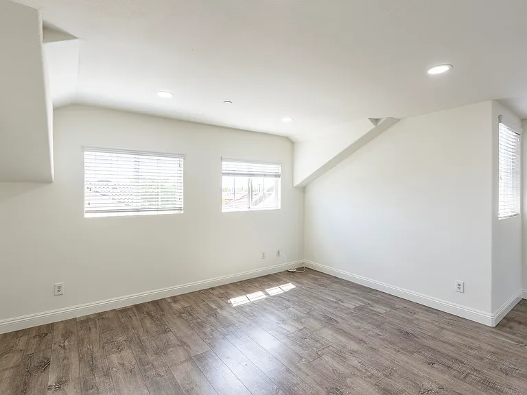 10623 Mona Way — Photo 31