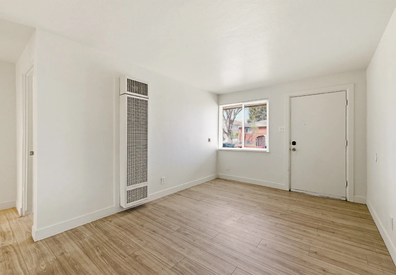 1 bed, 1.0 bath, 500 sqft, $1,050 — Photo 2