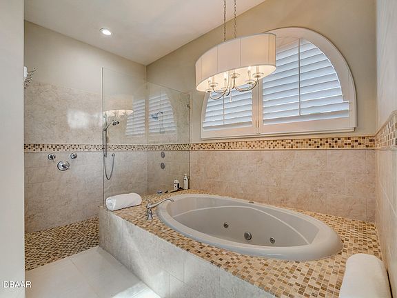 5th image of 6091 Sabal Hammock Cir