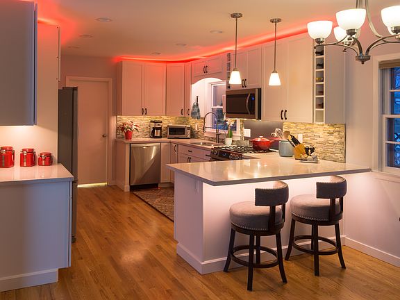 Kitchen w/red