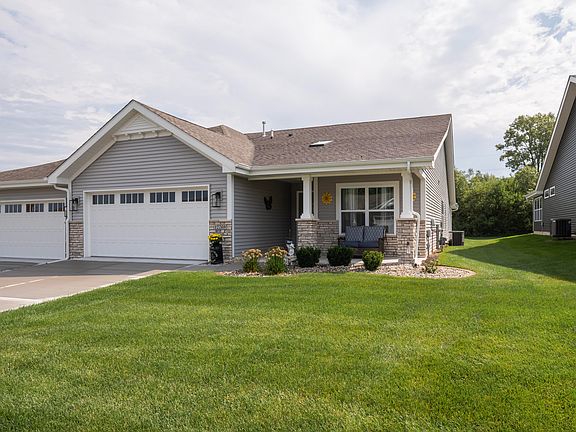 3rd image of 12769 Woodside Dr