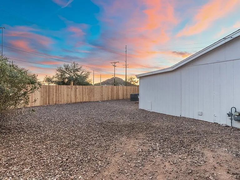 6601 E Latham St — Photo 36