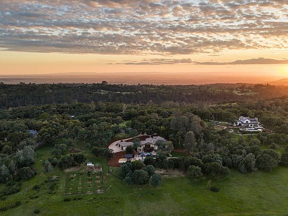 4th image of 10165 Coyote Ridge Ct