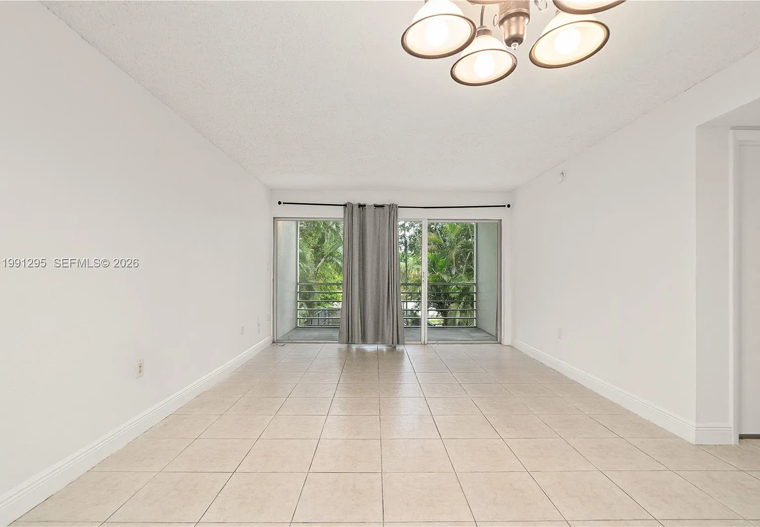 Springcrest Condo — Photo 1