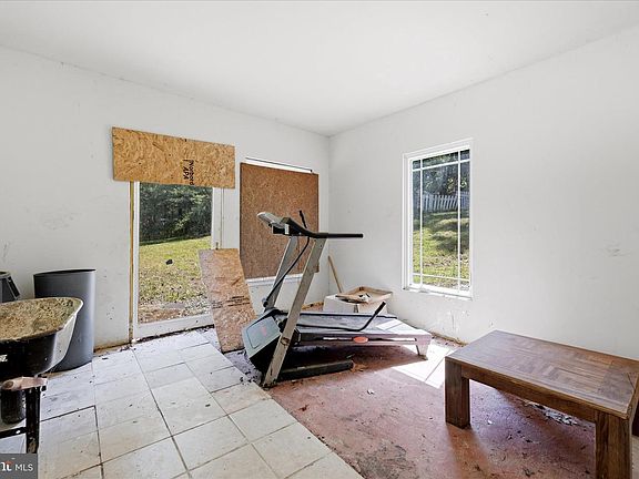 4th image of 154 Blakes Way