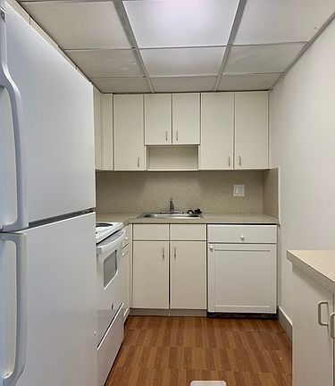 4th image of 400 NE 18th Ave APT 202