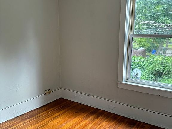 5th image of 200-222 Laurel Ave #210