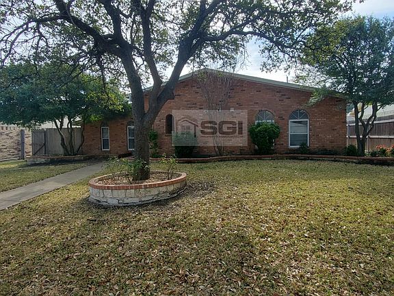 2nd image of 912 Mossvine Dr