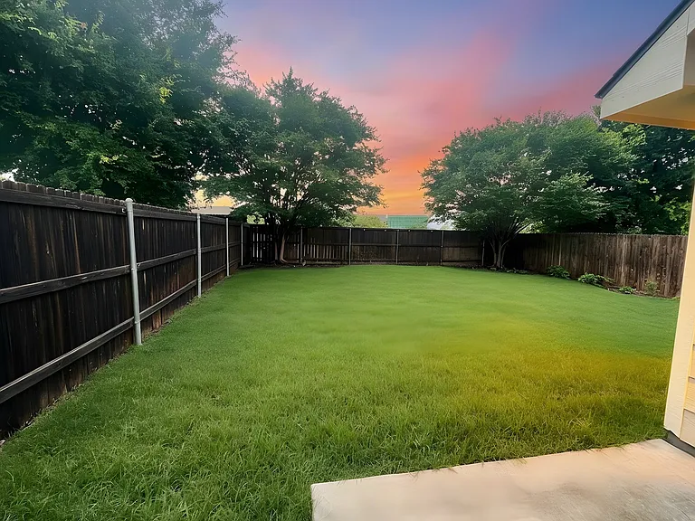 7513 Red Feather Trl — Photo 16