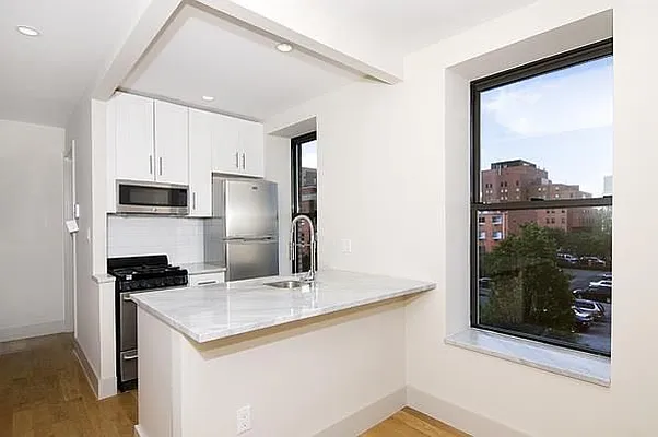 Rented by RES New York | media 21